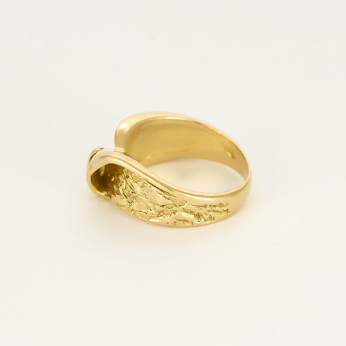 Bague en or jaune à motif de noeud stylisée