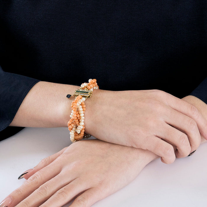 Bracelet or jaune perles baroques corail émeraudes et diamants