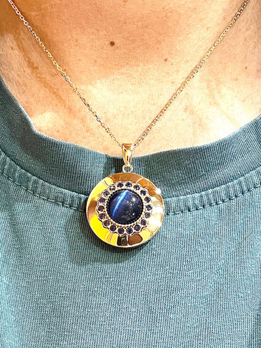 Boucles d'oreilles Parure 4 pièces en or jaune 18 carats saphirs bleus et chrysobéryls oeil de chat 58 Facettes