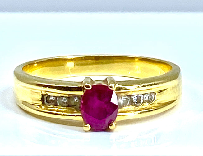 Bague 54 Bague en or jaune 18 carats en rubis et diamants 58 Facettes AB325