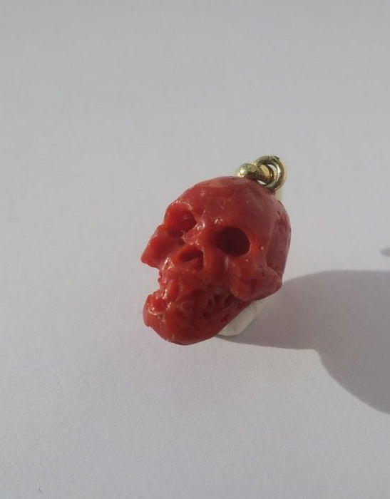 Pendentif Pendentif XIXe Memento Mori crâne corail 58 Facettes