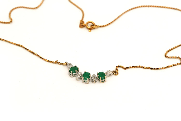 Collier Collier en or jaune serti d'émeraude et de diamants 58 Facettes 13824