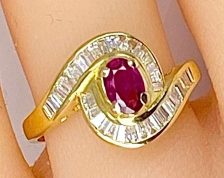 Bague Bague or jaune, rubis et 38 diamants baguettes 58 Facettes AB419