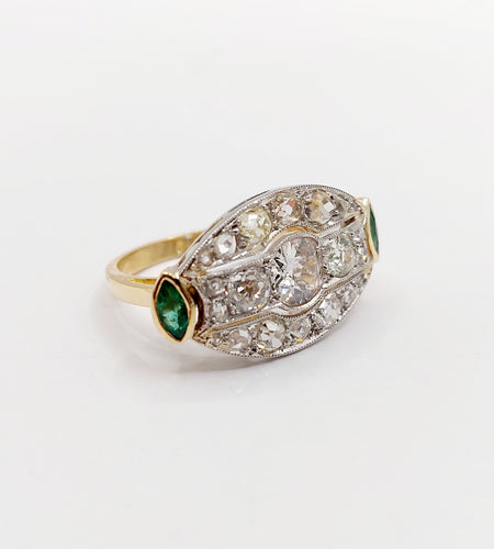 Bague 54.5 Bague marquise inversée Art déco en or 18k et platine, diamants et émeraudes 58 Facettes A06453