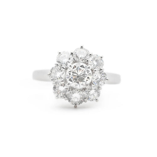 Bague Bague en or blanc avec un diamant central de 0,58 ct et des diamants d'accompagnement 58 Facettes 17694