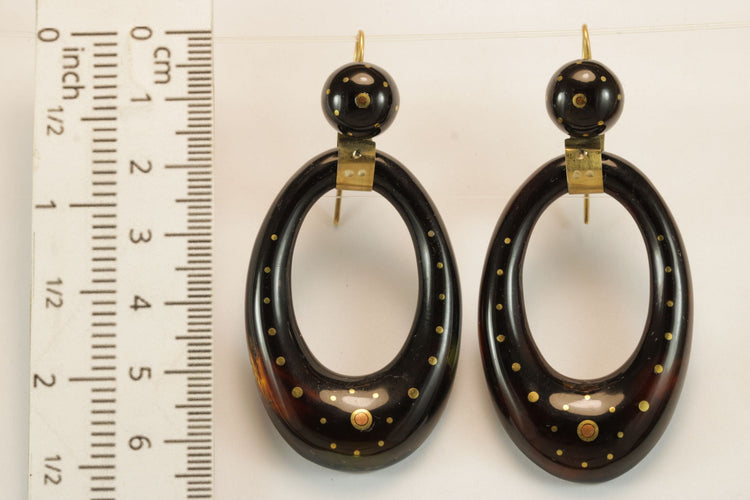 Boucles d'oreilles Antique tortoiseshell piqué gold earrings 58 Facettes 7646