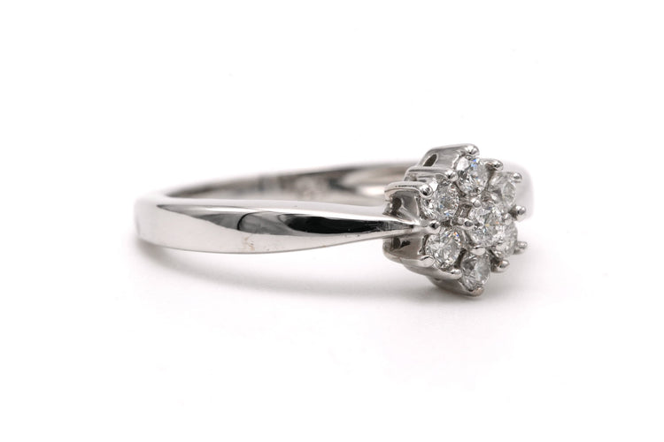 Bague 51 Bague contemporaine sertie de diamants taille brillant en or blanc 18 carats 58 Facettes 23255