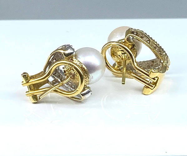 Boucles d'oreilles Boucles d’oreilles en or 18 carats, perles de culture et 14 diamants 58 Facettes AB390