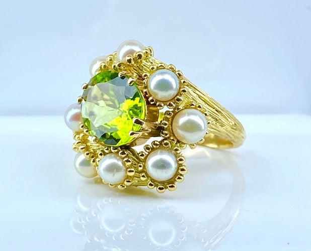 Bague 52 Bague coktail en or jaune 18 carats, péridot 3,98 ct et 9 perles 58 Facettes AB571