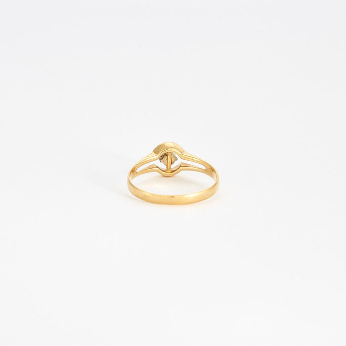 Bague or jaune centrée d'un diamant