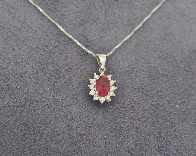 Collier Collier en or blanc avec rubis du Mozambique de 0,60 ct et diamants 58 Facettes 9791