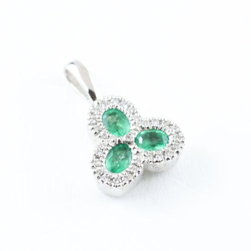 Colgante trébol en oro blanco con esmeraldas y diamantes 58 Facettes 3637