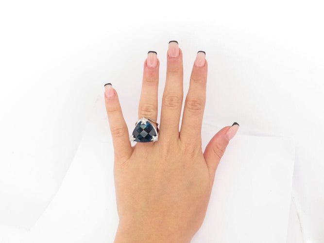 Bague 54 bague cocktail t54 or blanc 18k topaze trillion london blue diamants 0.25ct 58 Facettes 270140