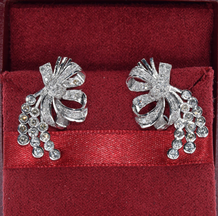 Boucles d'oreilles Boucles d'oreilles noeud diamants en or blanc 58 Facettes