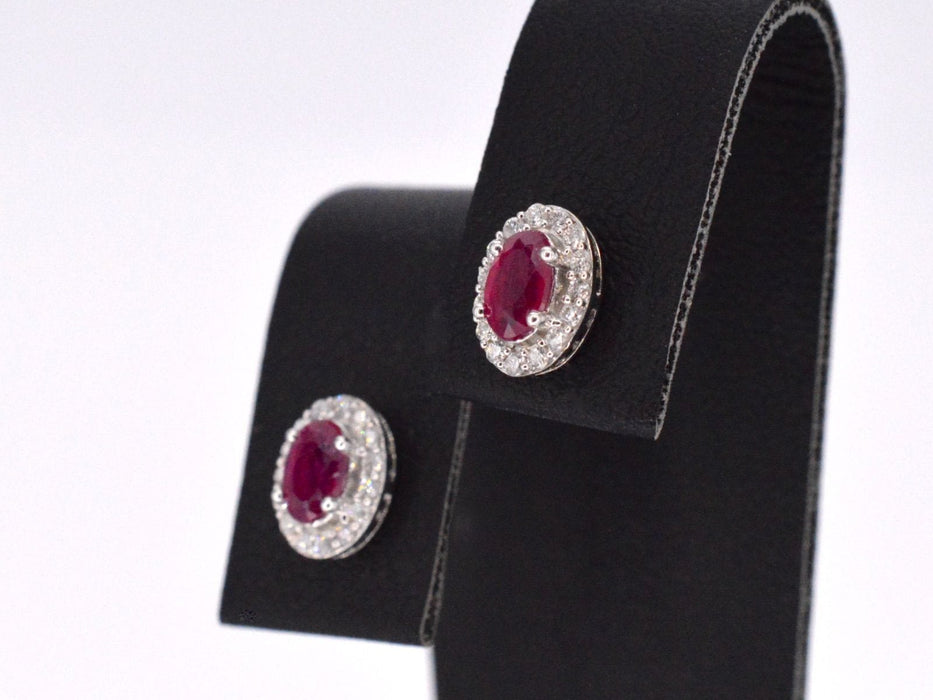 Boucles d'oreilles Boucles d'oreilles en or blanc avec diamants et rubis 58 Facettes 2014