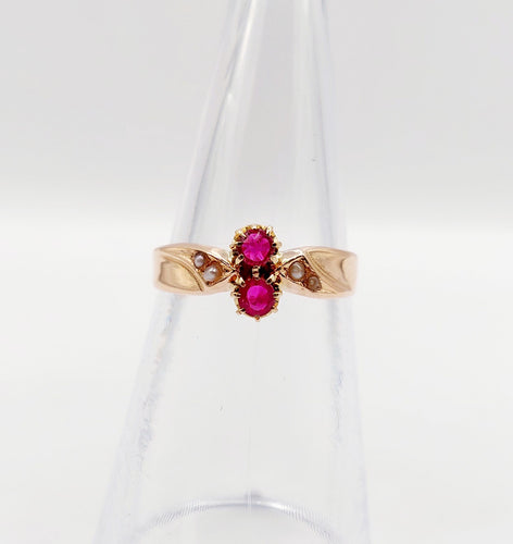 Bague 51.5 Bague antique or rose, rubis synthétiques et perles 58 Facettes A05426