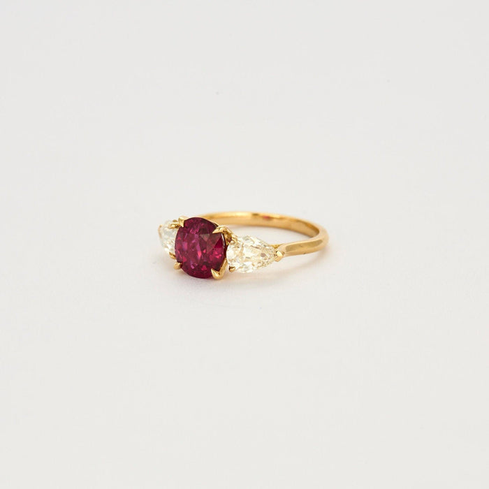 Bague 52 Bague or jaune rubis et diamants 58 Facettes