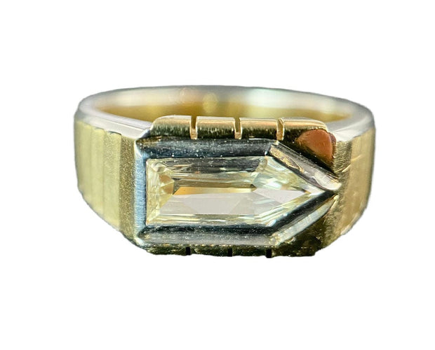Bague 55.5 Bague or jaune sertie d'une diamant taillé en trapèze de 1,50 carats 58 Facettes