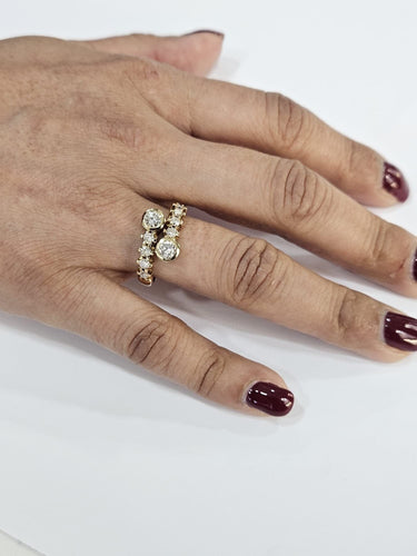 Bague 55.5 Bague contemporaine à griffes en or jaune et diamants 1,00 ct 58 Facettes Q386B