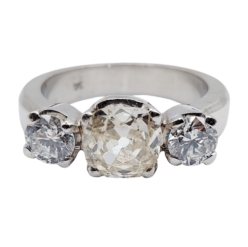 Bague jonc Art déco en platine et diamants (1,30 ct + 0,90 ct)