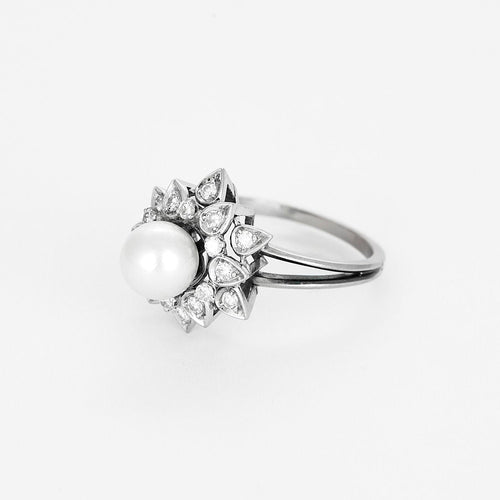 Bague en or blanc, platine, perle de culture blanche et diamants