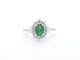 Bague 54 Bague entourage en or blanc avec émeraude et diamants 58 Facettes 2347