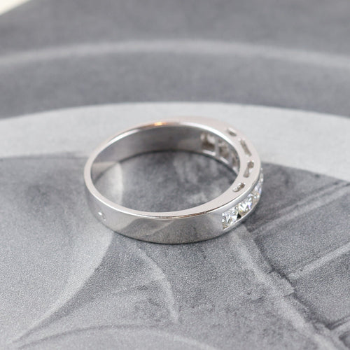 Bague Alliance en or blanc 18 carats sertie de diamants naturels taille brillant 58 Facettes 131455B