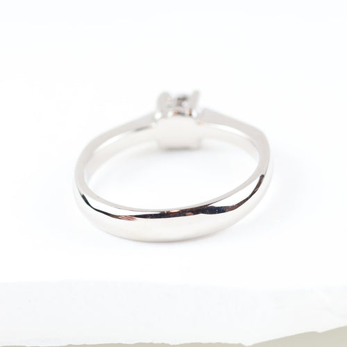 Bague Bague solitaire en or blanc 18 carats avec un diamant taille brillant de 0,22 carat 58 Facettes 159/24