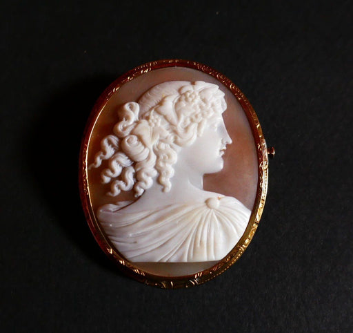 Brooch Cameo Brooch On Shell, Yellow Gold 58 Facettes