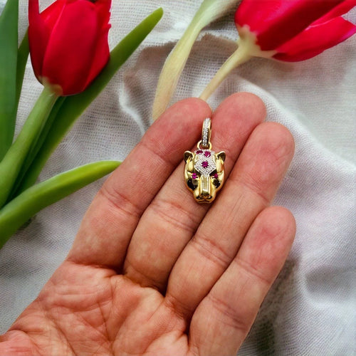 Pendentif Pendentif tête de panthère, Or jaune 18 carat, serti de Rubis et de diamants 58 Facettes 7364 A