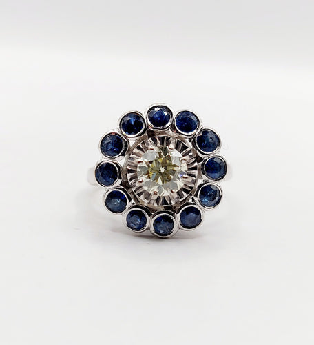 Bague 51.5 Bague marguerite Art Déco or blanc, diamant taille ancienne 0,65 carat et saphirs 58 Facettes A06329