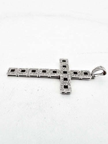 Pendentif Pendentif en forme de croix serti de diamants 58 Facettes