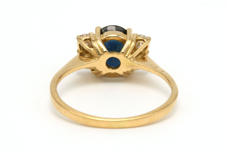 Bague 55 Bague Contemporaine en or jaune 18 carats sertie d'un saphir et de diamants 58 Facettes 20857