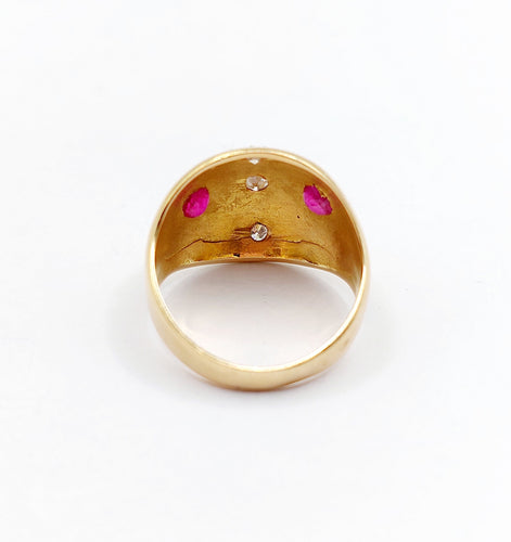 Bague dôme bombé or rose, diamants et rubis serti étoilé (circa 1950) 58 Facettes A06232