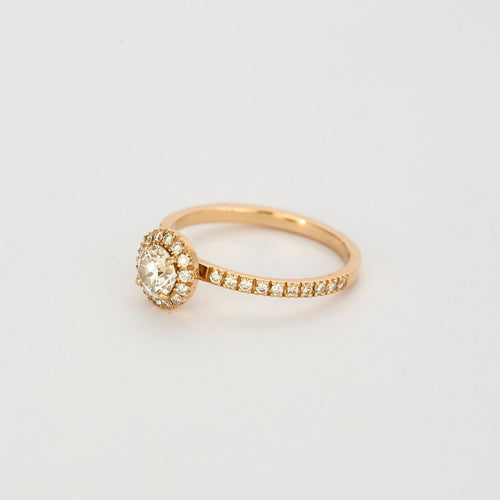 Solitaire "Gemmyo" entouré en or rose 18K et diamants 0,50 carat.