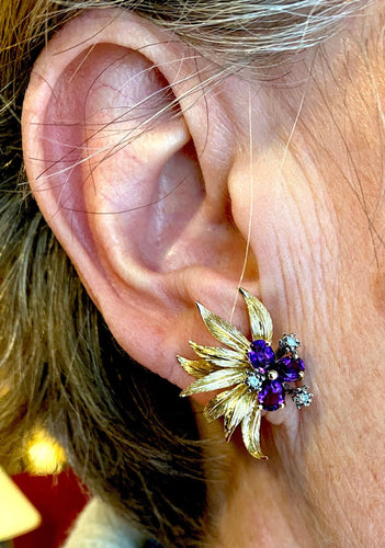 Boucles d'oreilles 50 Bague et boucles d’oreilles en or 18 carats, améthystes et diamants 58 Facettes AB506