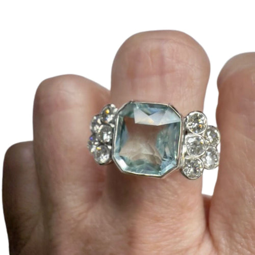 Bague SORTIJA DISEÑO RETRO ÉPOCA 1940-1945 de ORO 18 kts con DIAMANTES y AGUAMARINA 58 Facettes Q163B
