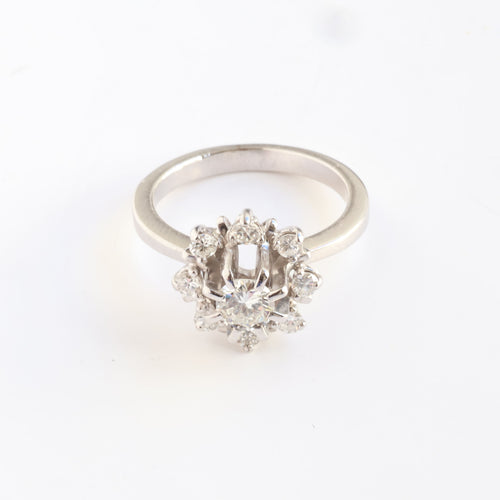 Bague rosace vintage en or blanc avec diamants