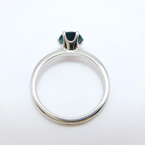 Solitaire en or blanc et topaze centrale, style London blue