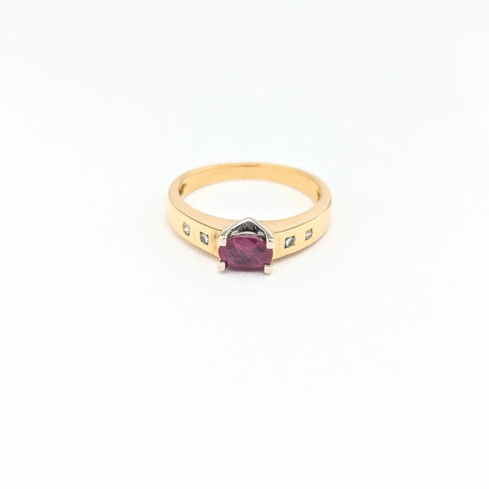 Bague or jaune, rubis, diamants