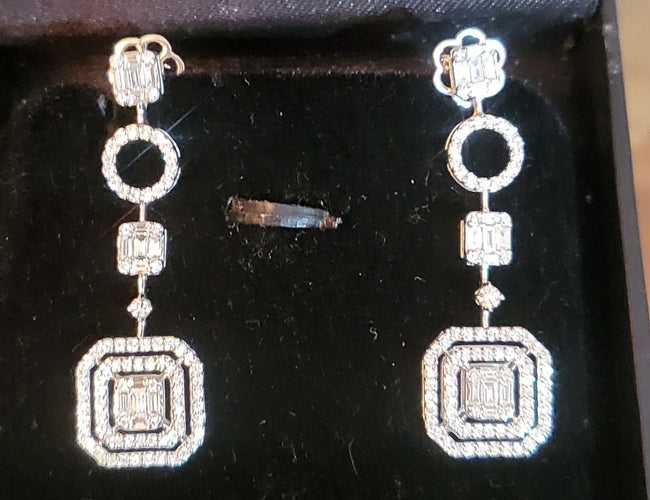 Boucles d'oreilles Boucles d'oreilles contemporaines or blanc, serties de Diamants 58 Facettes