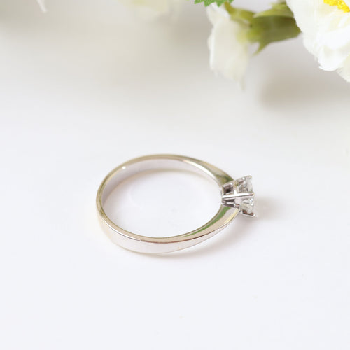 Bague 54 Bague solitaire en or blanc avec diamant 58 Facettes 126443