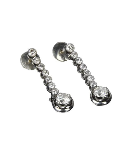 Boucles d'oreilles Boucles d’oreilles pendantes en or blanc et platine serties de diamants 58 Facettes