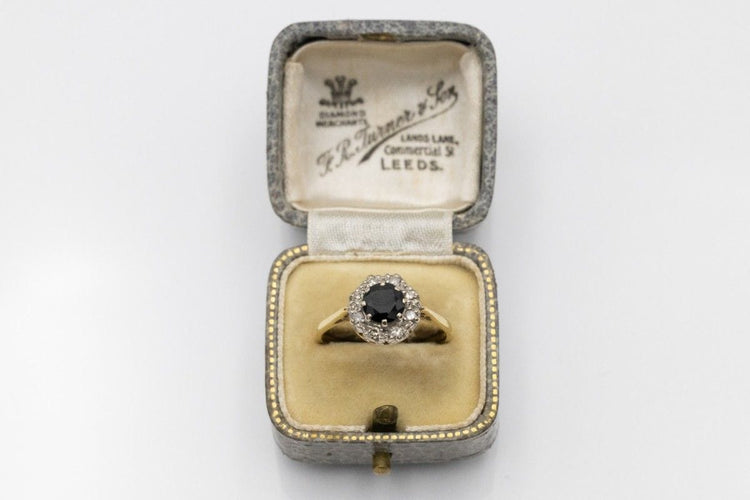 Bague 58 Bague classique en or jaune avec saphir rond et diamants, années 1960 58 Facettes 11558