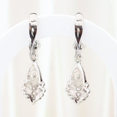Boucles d'oreilles Boucles d'oreilles vintage ajourées en or blanc 18 carats serties de diamants 58 Facettes 135023B