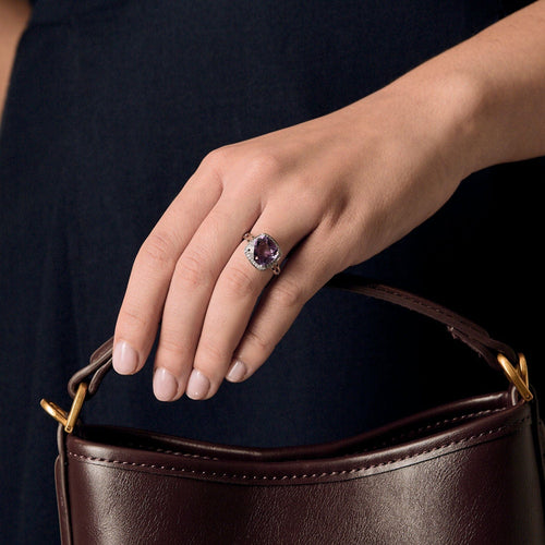 Bague en Or blanc,  Améthyste et petits diamants