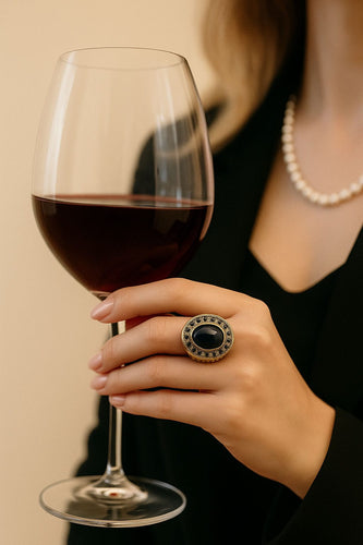 Bague 53 Bague en or jaune et platine avec cabochon de saphir bleu et diamants anciens 58 Facettes 50320