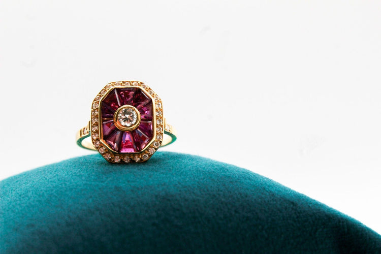 Bague 54 Bague or jaune, rubis et diamants 58 Facettes 240344