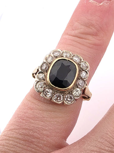 Bague en or jaune 18 carats 2028 C avec saphir central et diamants environnants