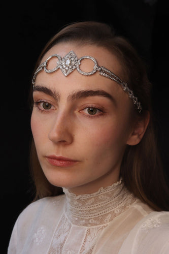 Collier Glamour des Années folles : Collier et coiffe vintage Art déco en diamants pour chien 58 Facettes 23023-0064